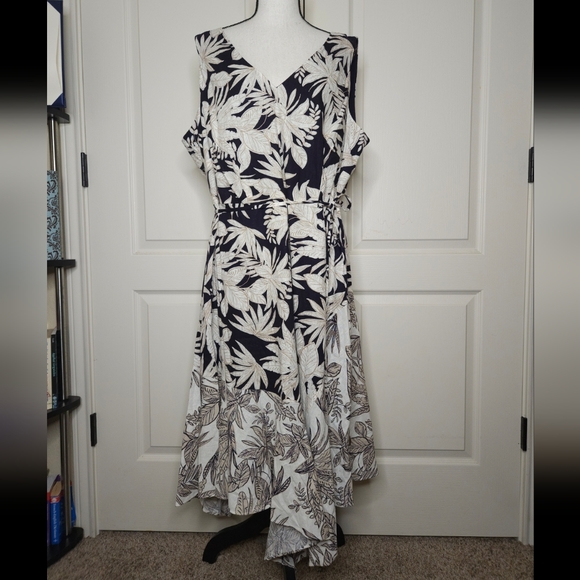 HP!! Vince Camuto Printed Linen Mix V-Neck Midi Dress - Picture 3 of 9